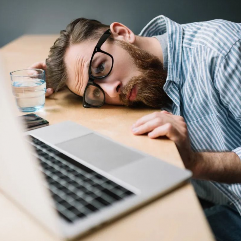 Burnout profesionales redes sociales: Alerta en México