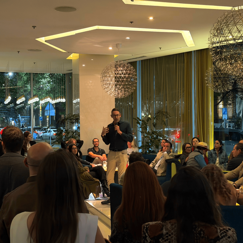 Networking estratégico: IA y relaciones humanas en empresas